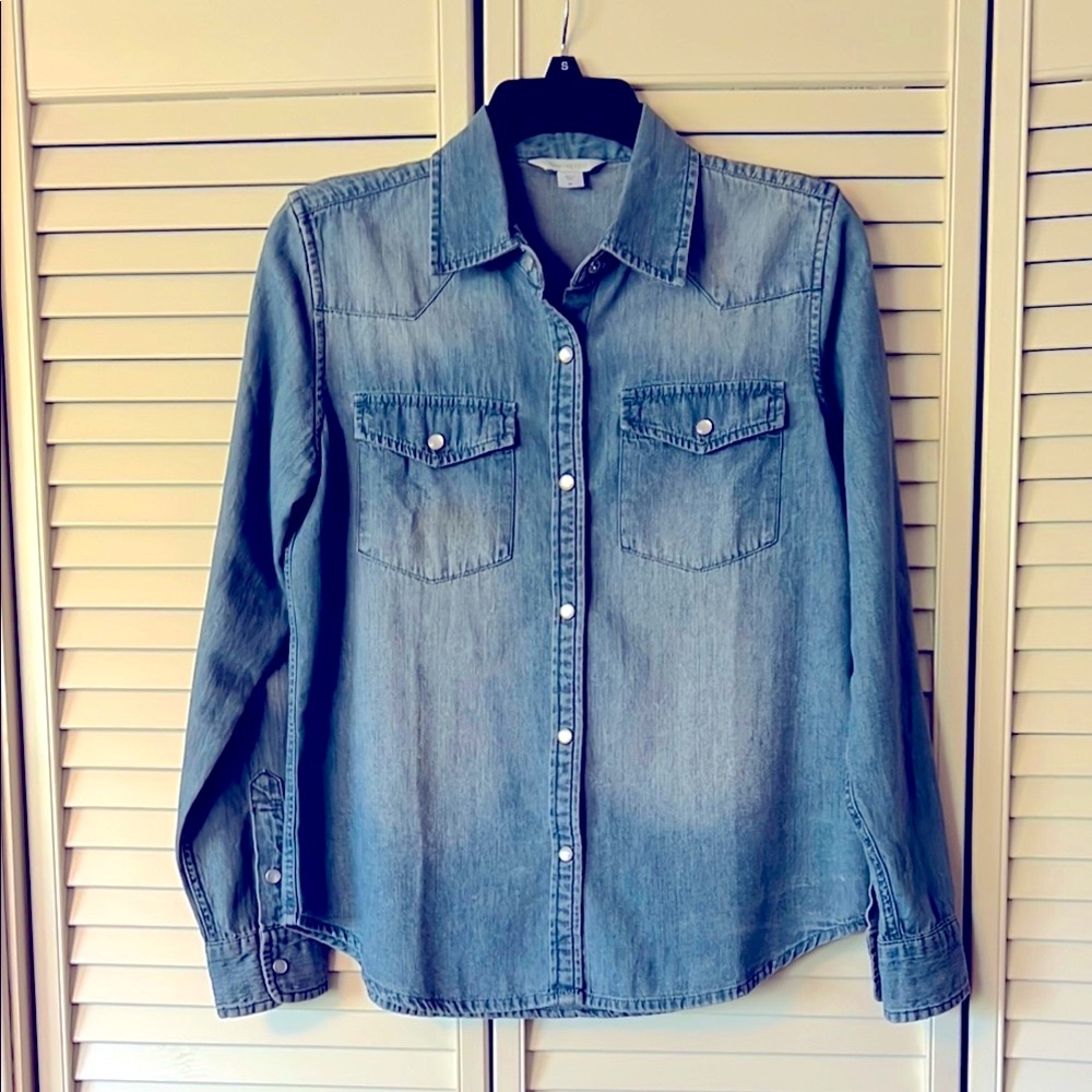 Distressed Denim Garnet Hill Button-Up Shirt Size 6p NWOT Beautiful Pearl Snaps